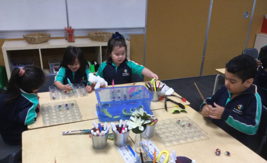 Using tweezers, tongs and chopsticks to pick up small objects